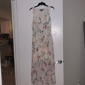 NWT White House Black Market size 8 floral maxi